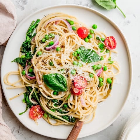 A steaming bowl of Spring Veggie One-Pot Spaghetti ready for a weeknight vegetarian dinner.